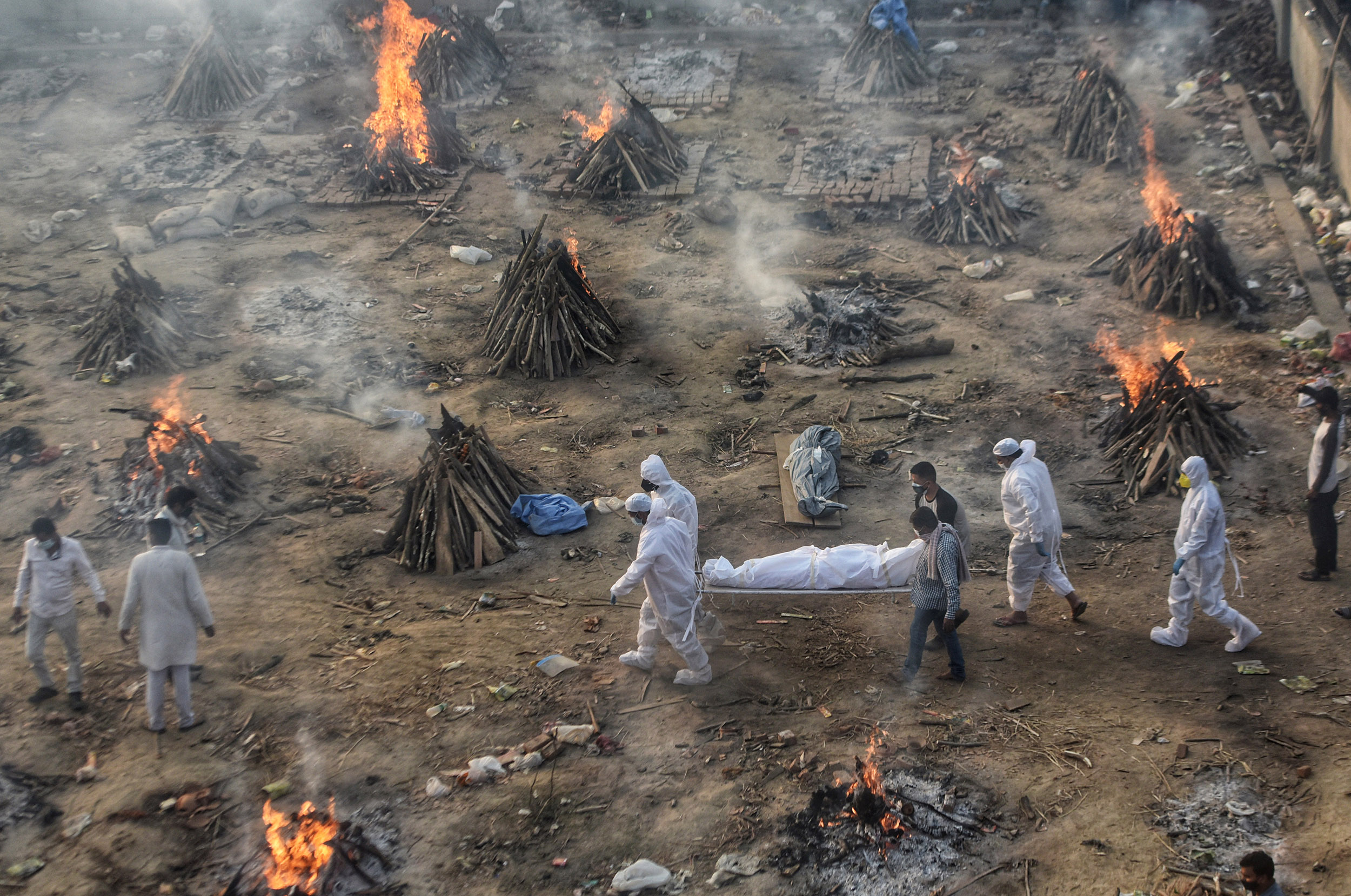 Сжигание вещей. Погребальные костры в Индии 2021.
